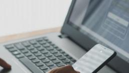 Cum setezi autentificarea cu doi factori