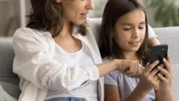 functia-de-control-parental-a-telefoanelor-ce-este-si-cum-te-ajuta-sa-gestionezi-timpul-petrecut-pe-gadgeturi-al-copiilor-tai