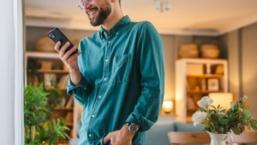 Smart Home: Cum controlezi becurile, prizele și electrocasnicele de pe telefon