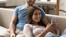 Este un telefon recondiționat o alegere inteligentă comparativ cu unul nou? Checklist bonus care îți va ușura decizia înainte de achiziție